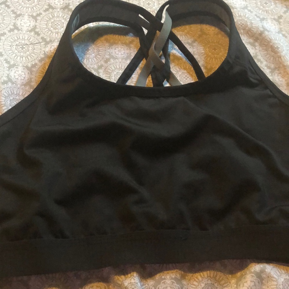 I’m selling a all black sports bra